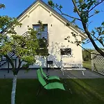 Gemuetliches Mit Garten Und Seeblick By Interhome Apartmán *