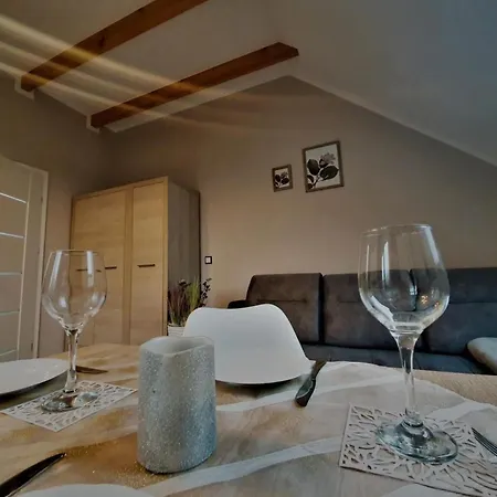 Apartment Gemuetliches Ferienhaus Mit Garten Und Seeblick By Interhome Appartement *